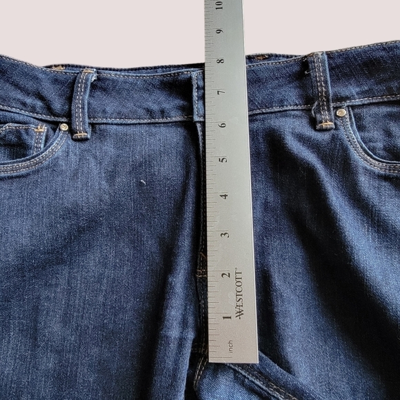 WHITE House Black Market skinny flare size 4 dark wash stretch T57. - Picture 5 of 9